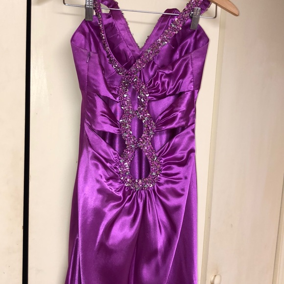 Fuchsia sequined gown - Picture 3 of 3